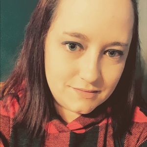 Meet your Posher, Caitlin